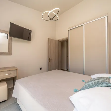 别墅 Beachfront Fteri