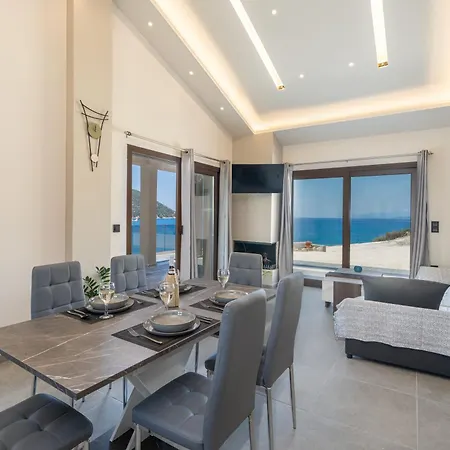 Beachfront Fteri *
