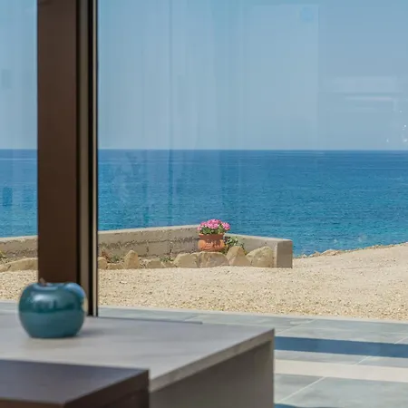 Beachfront Fteri Villa *