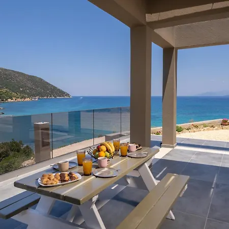 别墅 Beachfront Fteri