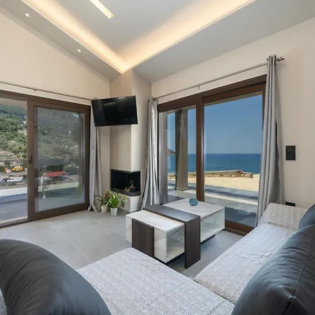 Βίλα Beachfront Fteri *