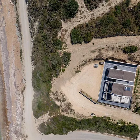 Beachfront Fteri Ζόλα