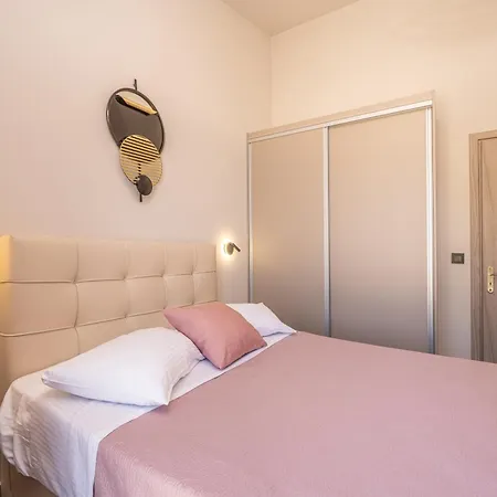 Beachfront Fteri Βίλα