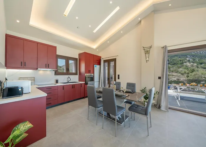 Beachfront Fteri Zóla