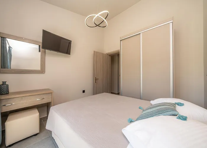 Villa Beachfront Fteri