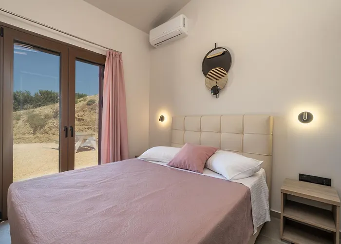 Beachfront Fteri Zóla