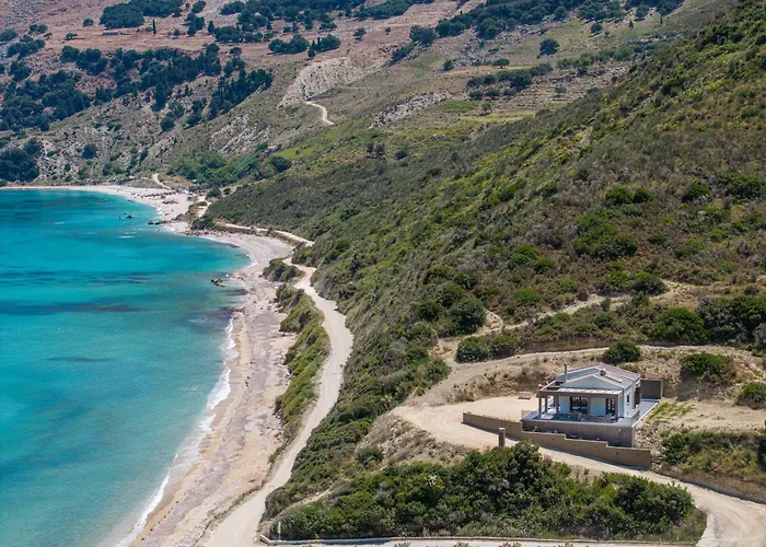 Villa Beachfront Fteri