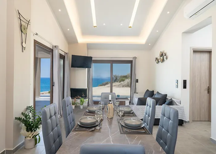 Beachfront Fteri Villa Zóla