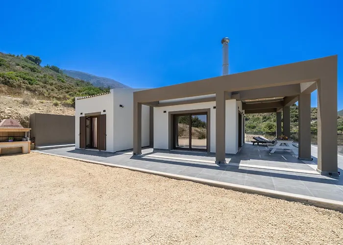 Beachfront Fteri Zóla