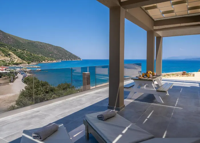 Beachfront Fteri * Zóla