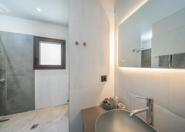 Villa Beachfront Fteri Zóla