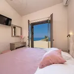 Villa Beachfront Fteri *